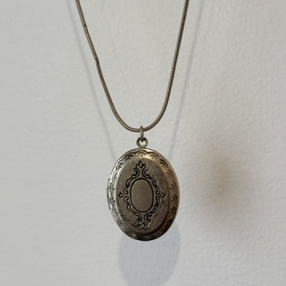 Silver Tone Oval Photo Locket Necklace