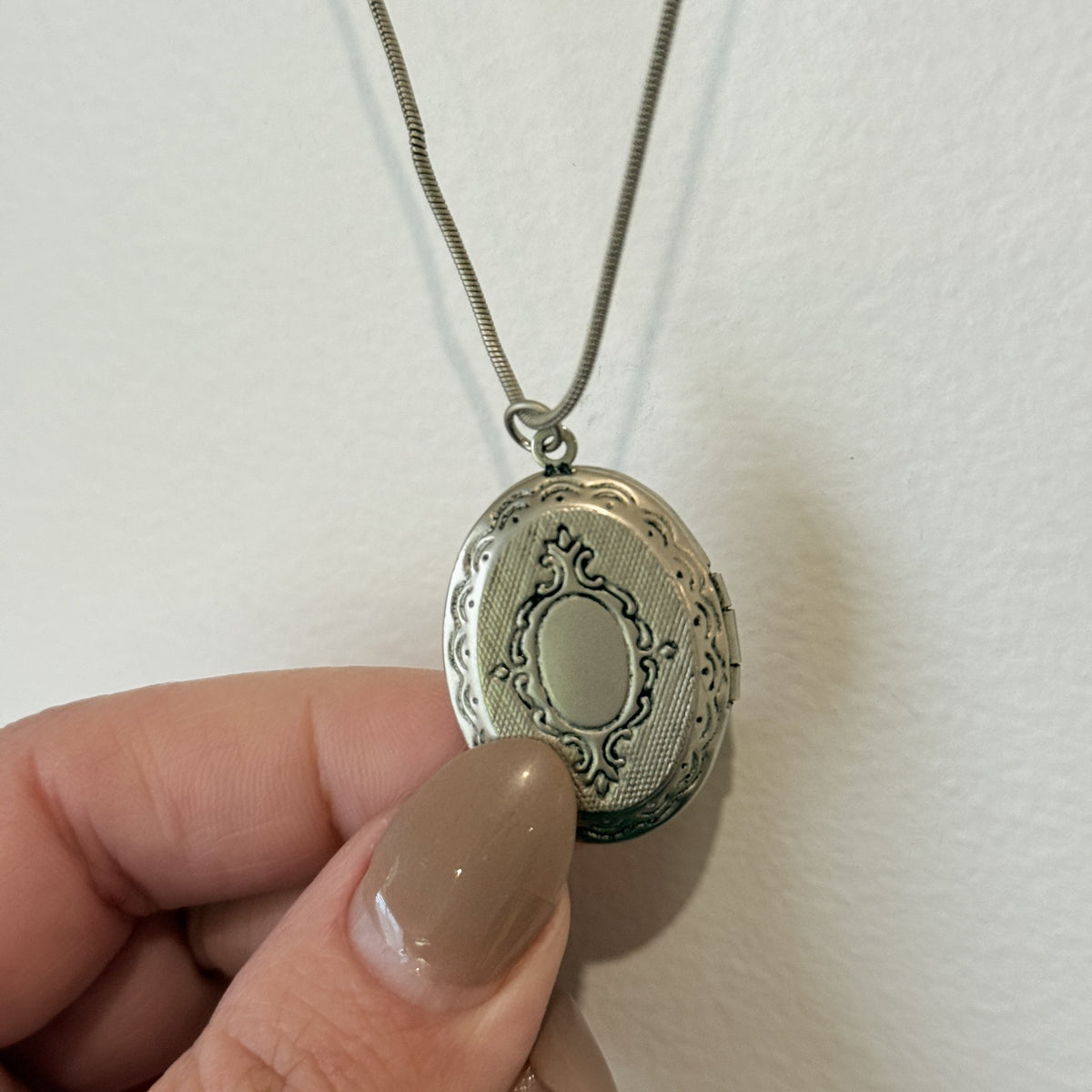 Silver Tone Oval Photo Locket Necklace