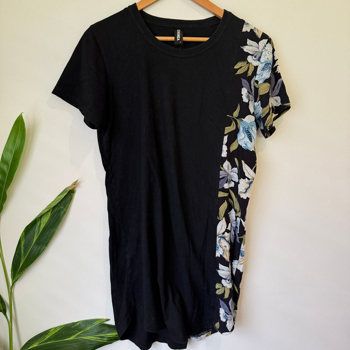 Chinga Black Floral Panel Longline T-Shirt Size M