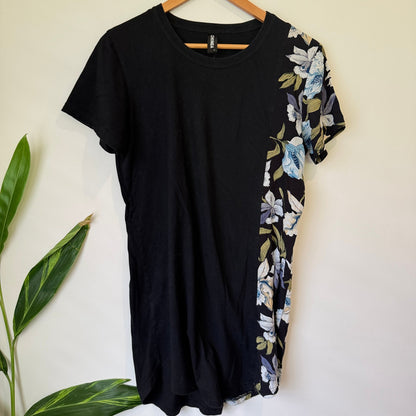 Chinga Black Floral Panel Longline T-Shirt Size M