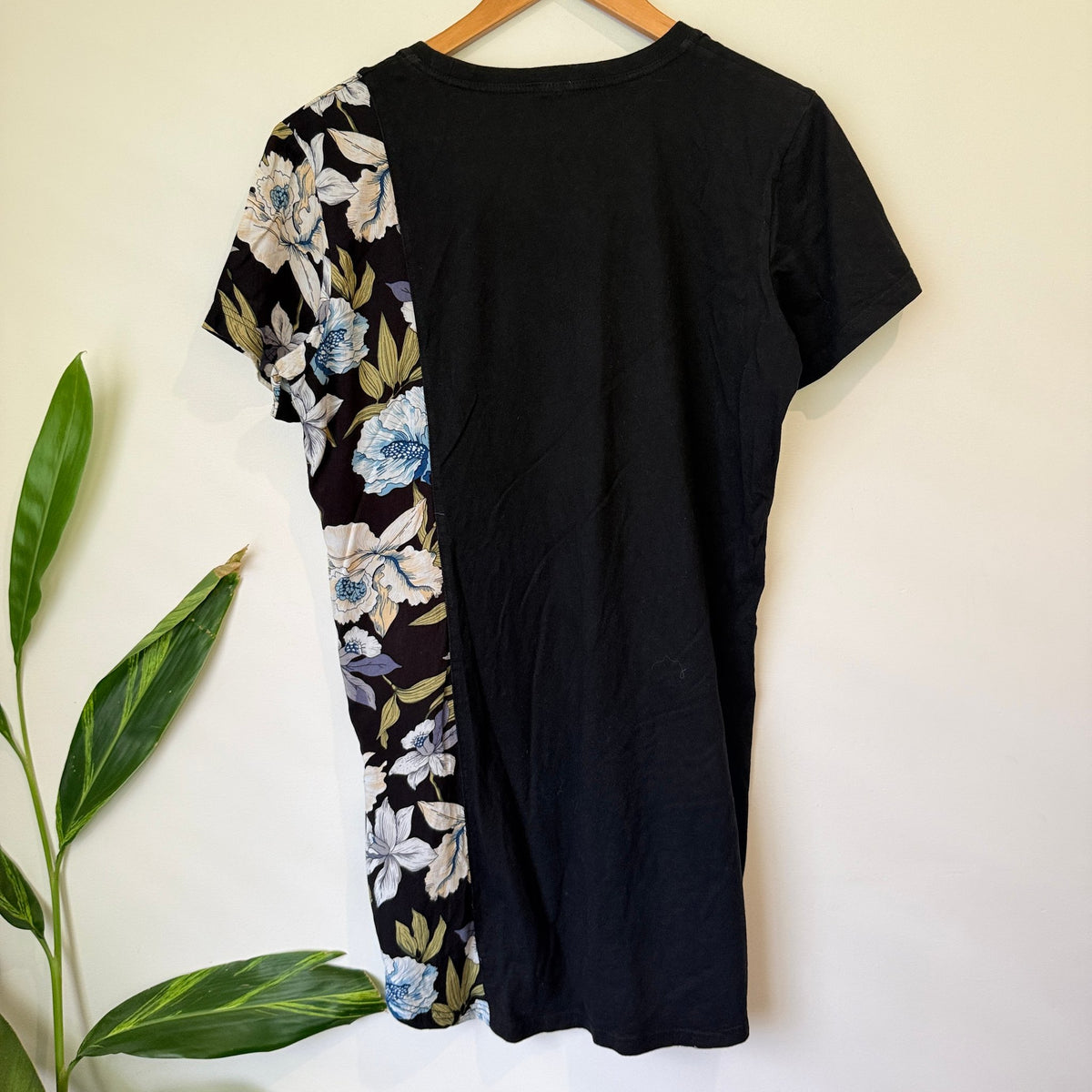 Chinga Black Floral Panel Longline T-Shirt Size M