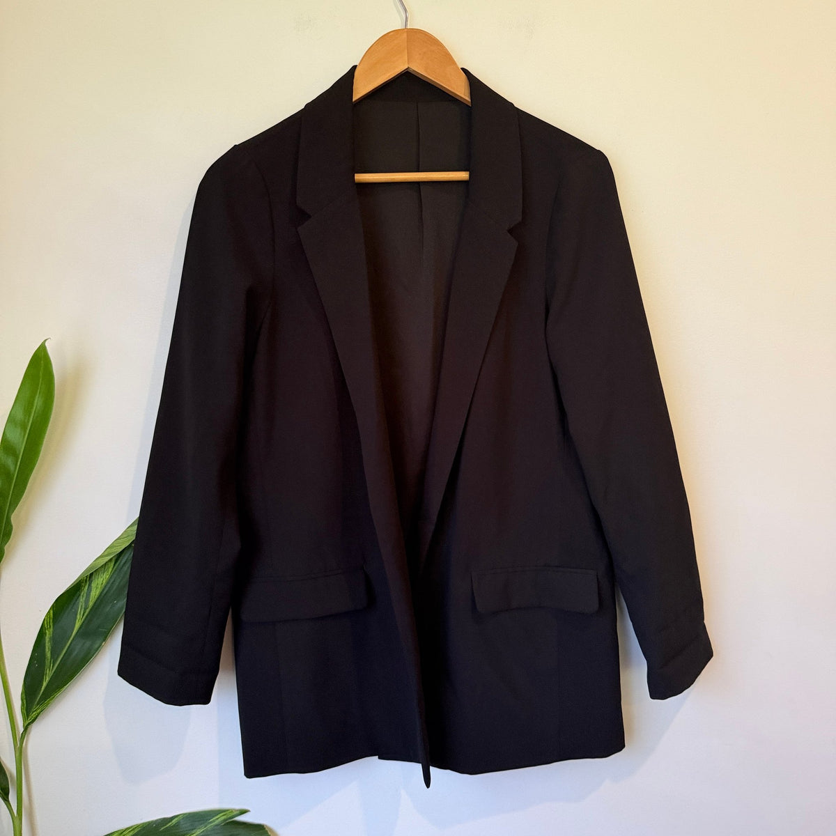 Brand Unknown Open-front Black Blazer Size U/Arm to U/Arm 51cm