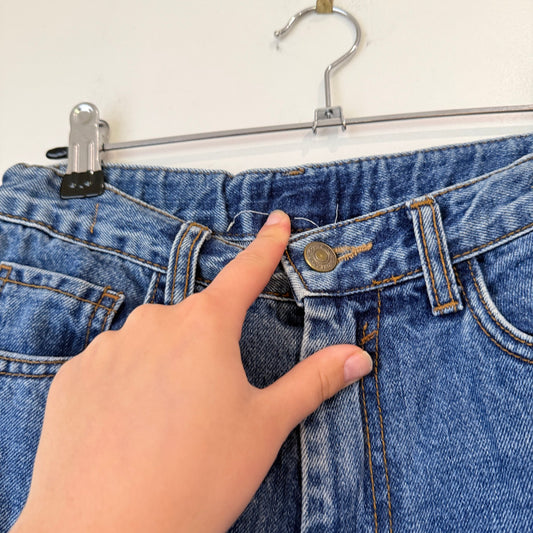 Brand Unknown High-waisted Mom Jeans Size Waist 64cm