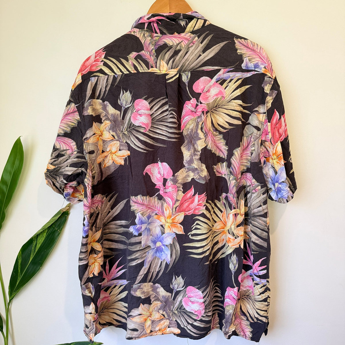 Absent Button-down Shirt Size XL