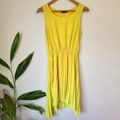 Decjuba Sleeveless Pleated Dress Size 8