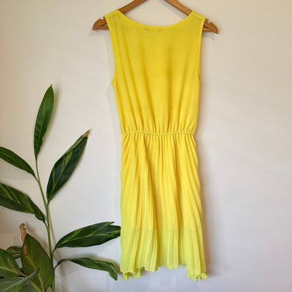 Decjuba Sleeveless Pleated Dress Size 8