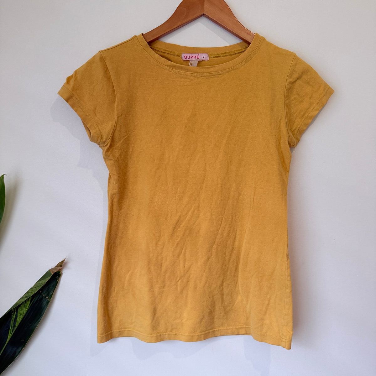 Supre Crewneck Basic T-shirt Size L