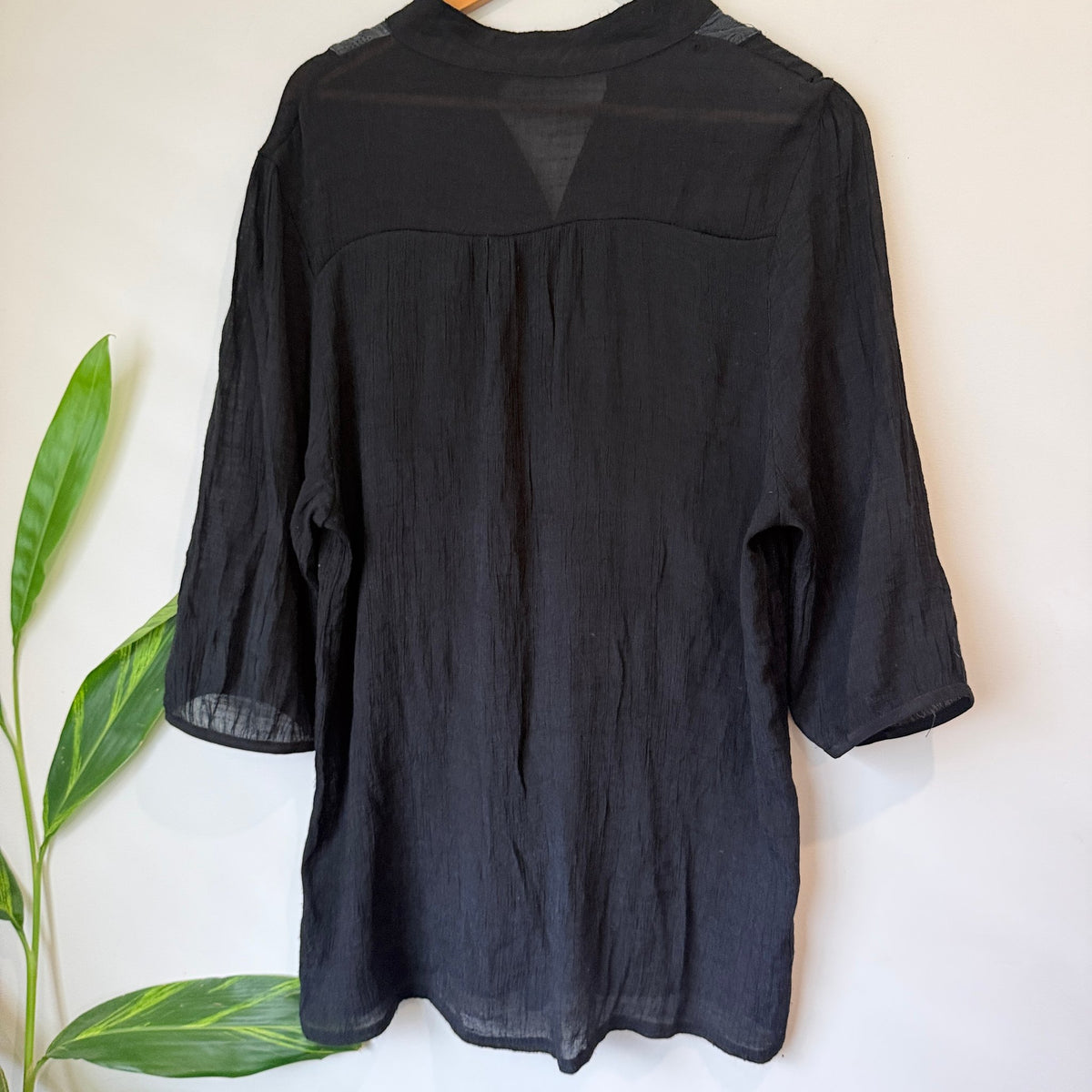 Beautiful Button-down Tunic Top Size S | U/Arm to U/Arm 52cm