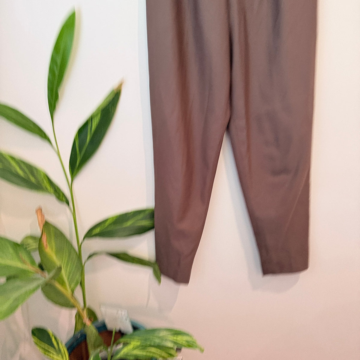 Austin Reed Pleated Tailored Trousers Size 10/34 | Waist 66cm