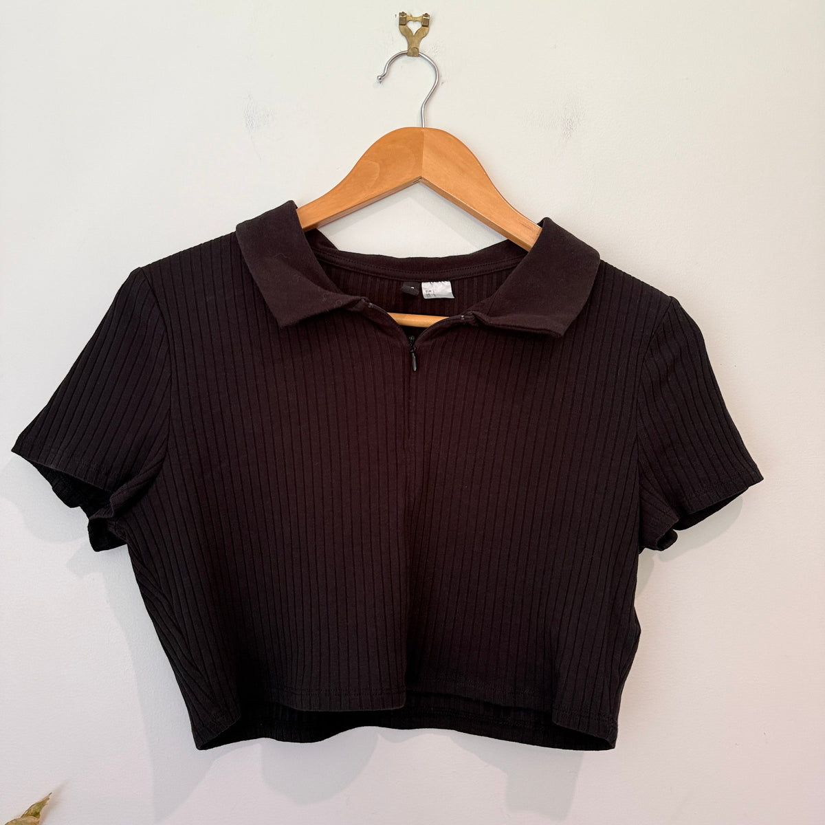 H & M Ribbed Half-zip Crop Top Size L
