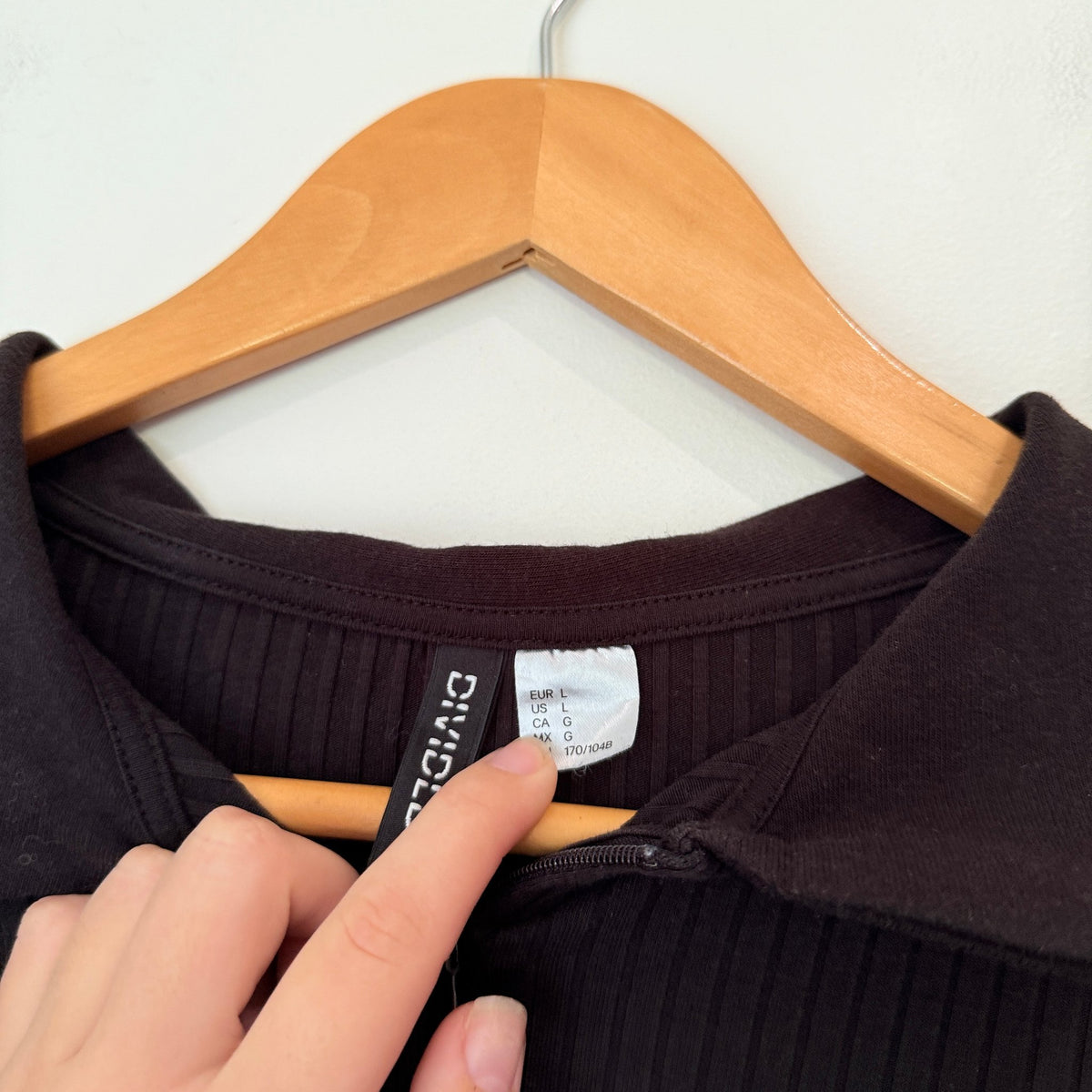 H & M Ribbed Half-zip Crop Top Size L