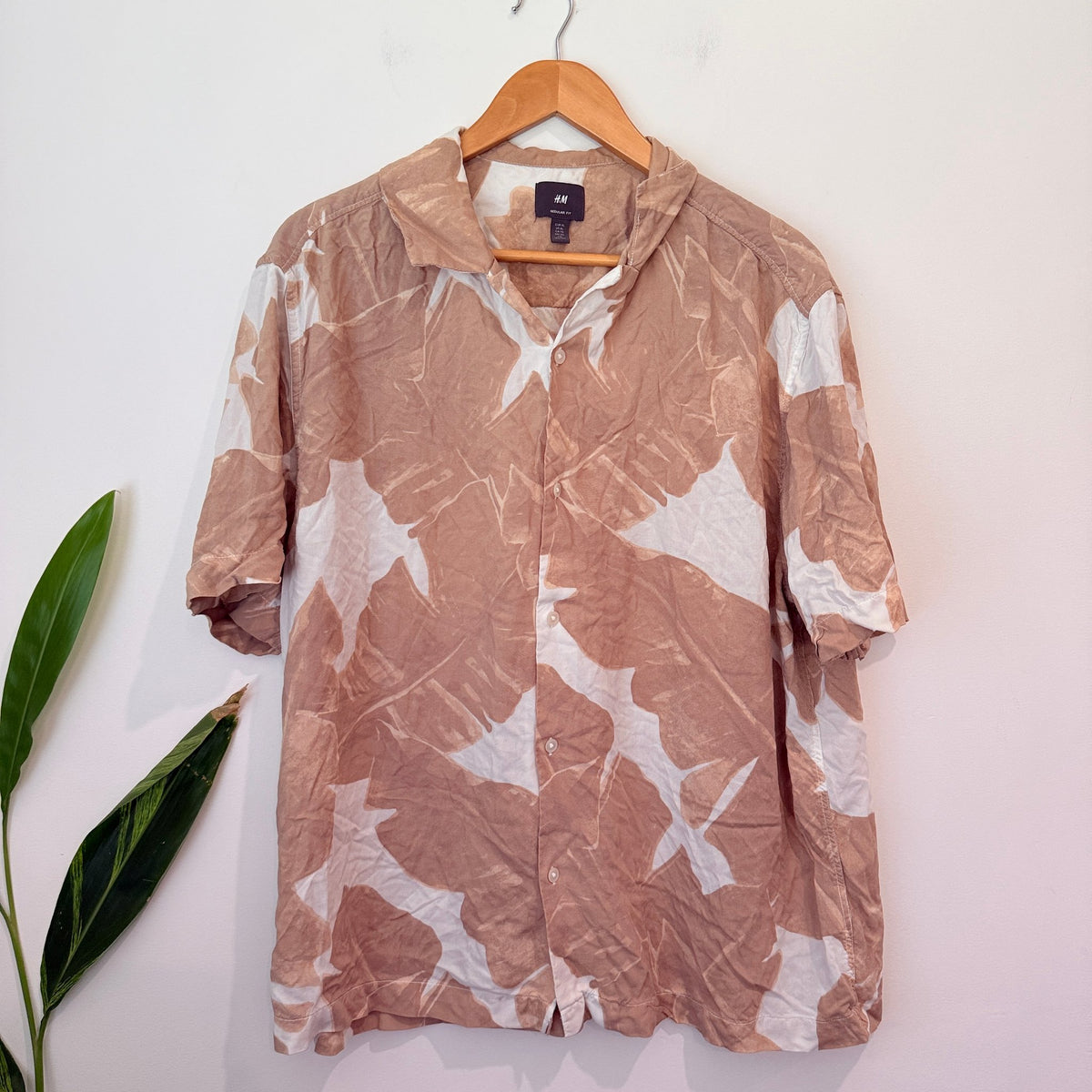 H & M Short-sleeve Resort Shirt Size XL