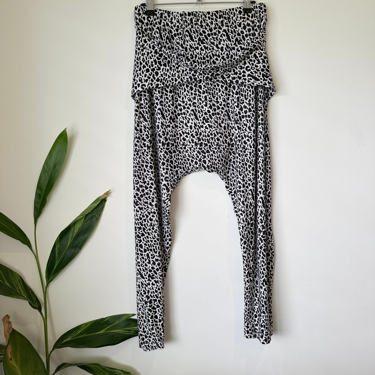 Charlo Black & White Leopard Print Drop Crotch Harem Pants Size 16