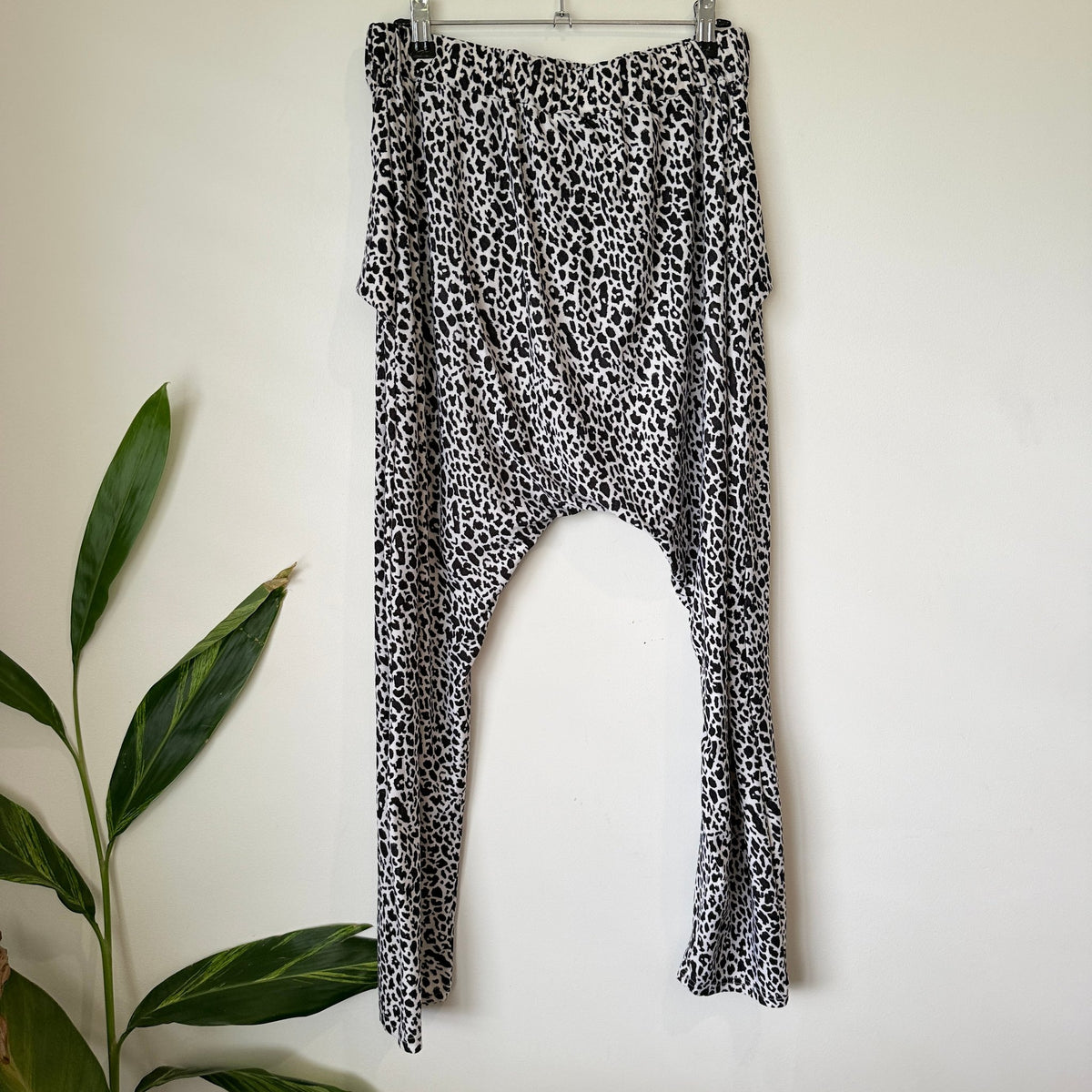 Charlo Black & White Leopard Print Drop Crotch Harem Pants Size 16