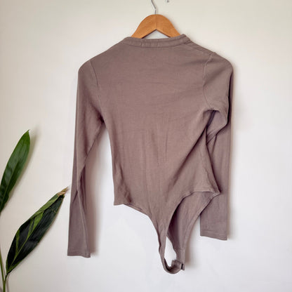 General Pants Co. Taupe Ribbed Button Front Long Sleeve Bodysuit Size M