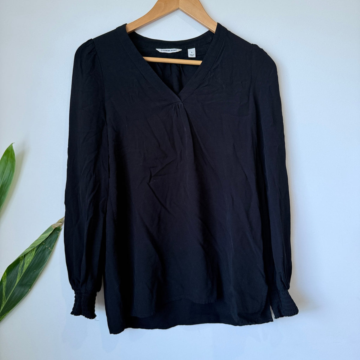 Country Road Black V-Neck Blouse Size 6