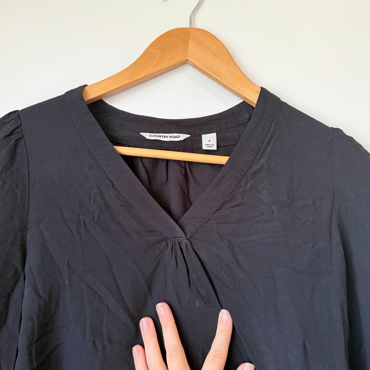 Country Road Black V-Neck Blouse Size 6