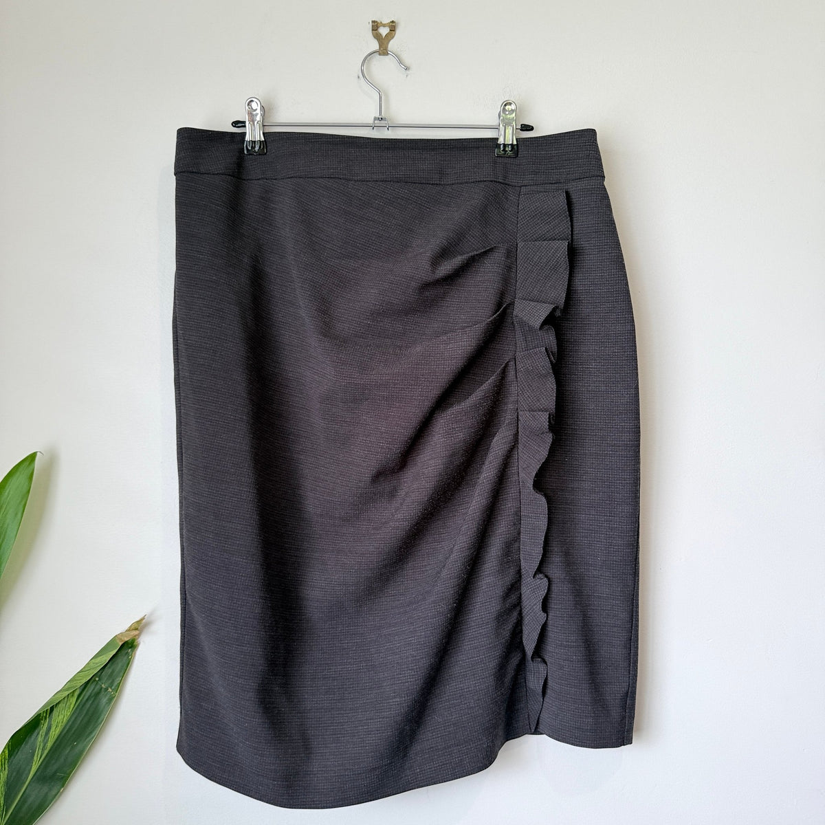 Jacqui E Charcoal Ruffle Front Pencil Skirt Size 14