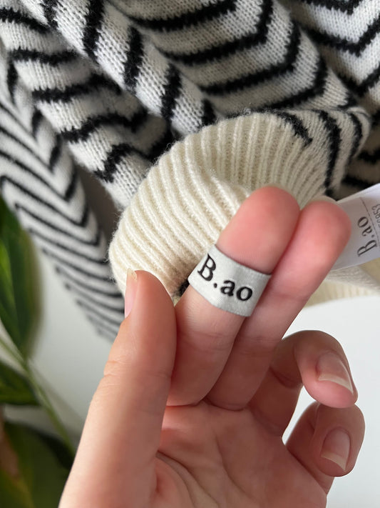 B.ao Cream & Black Chevron Stripe Knit Jumper Size U/Arm to U/Arm 48cm