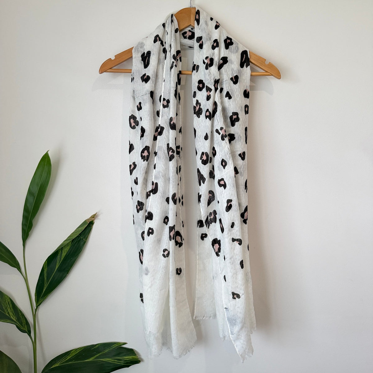 Decjuba Leopard Print Scarf