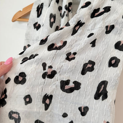 Decjuba Leopard Print Scarf