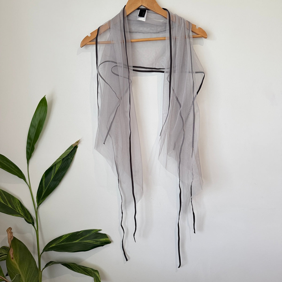 O:R Lightweight Mesh Scarf Size Free Size
