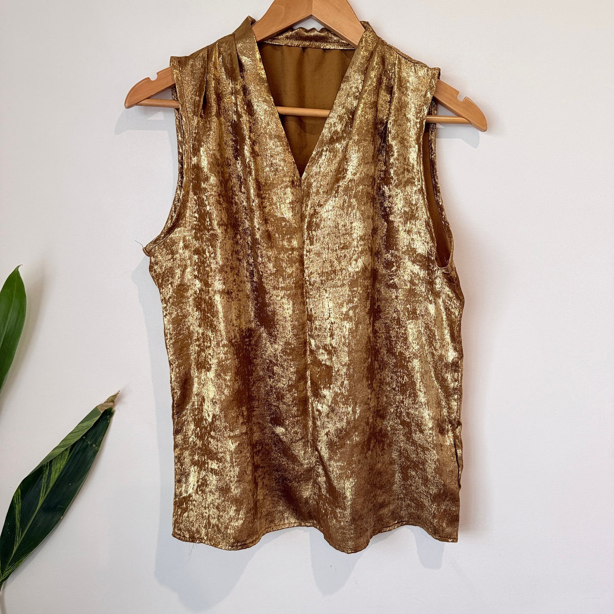 Gold Metallic Crushed Satin Sleeveless V-Neck Top Size U/Arm to U/Arm 50cm