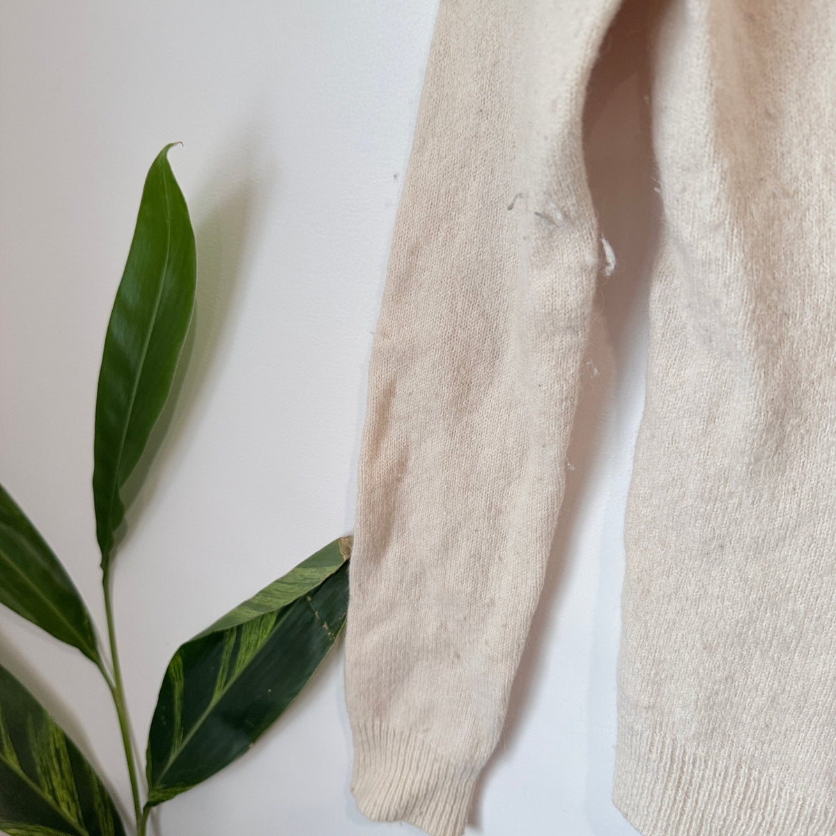 Uniqlo Cream Wool Alpaca Blend V-Neck Cardigan Size M (S fit)