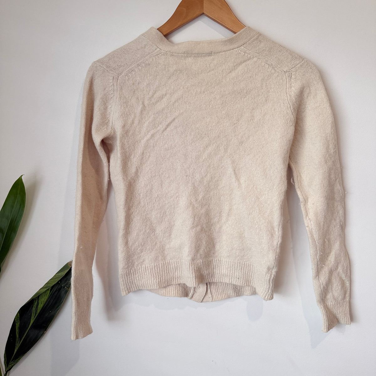 Uniqlo Cream Wool Alpaca Blend V-Neck Cardigan Size M (S fit)