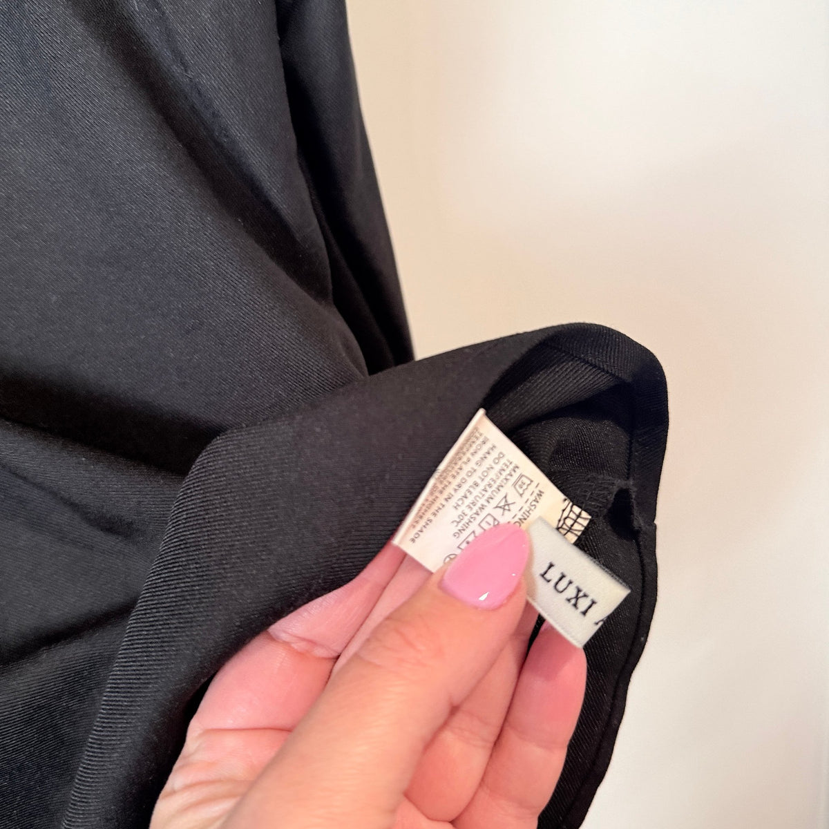 Luxi Aunt Black V-Neck Collared Popover Shirt - 56cm u/arm