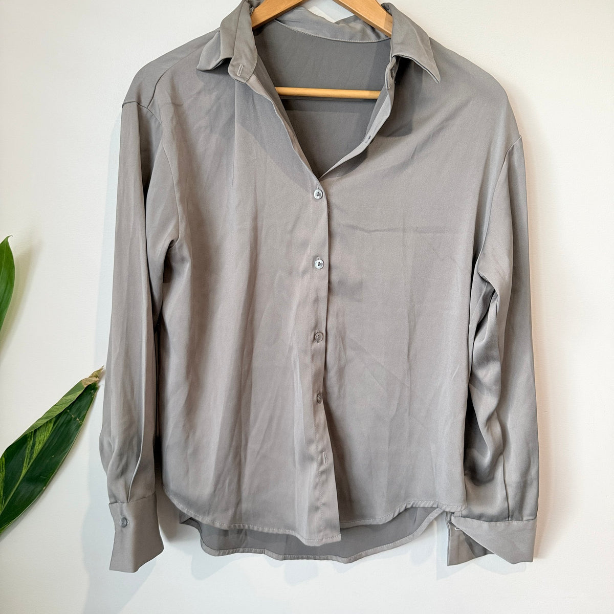 Luxi Aunt Grey Satin Button Up Shirt - 56cm u/asm