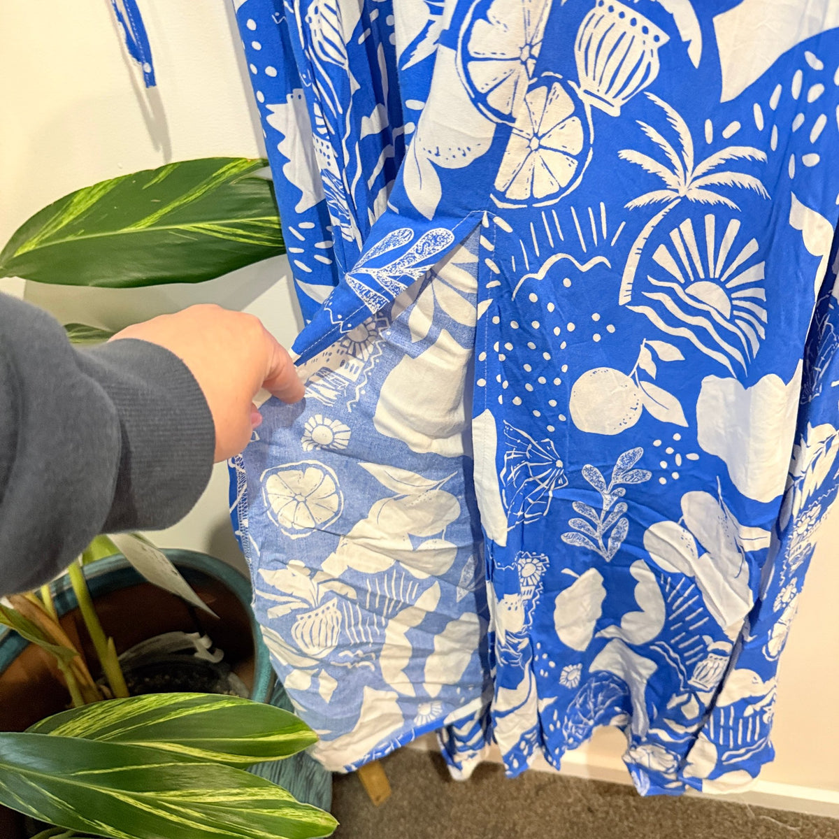 Miracle Blue & White Print V-Neck Maxi Dress Size 16