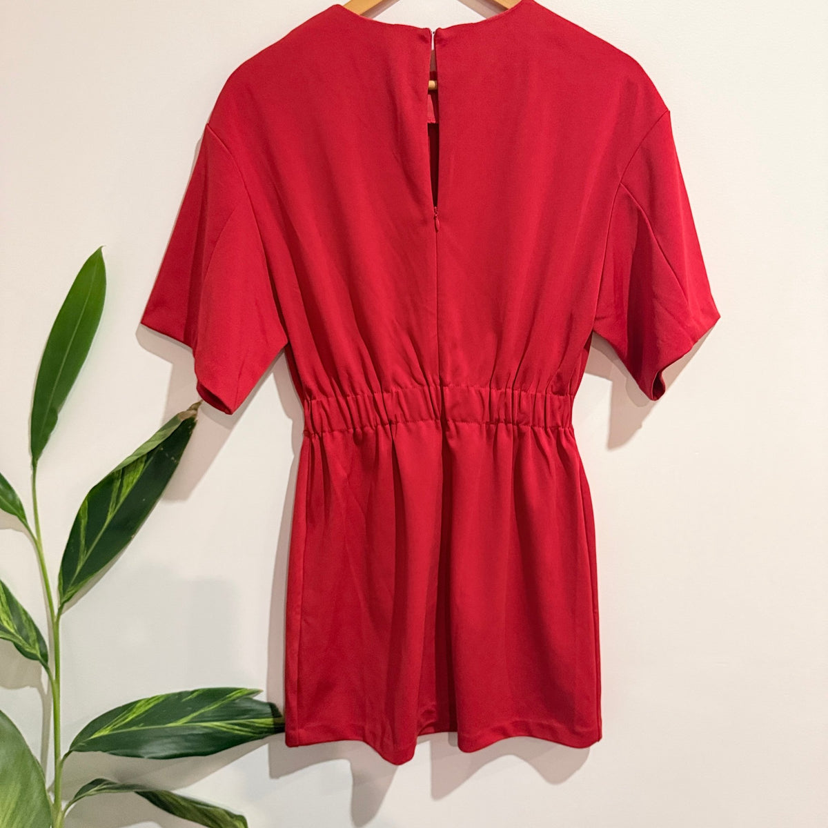 Showpo Red Short Sleeve Elastic Back Mini Dress Size 8