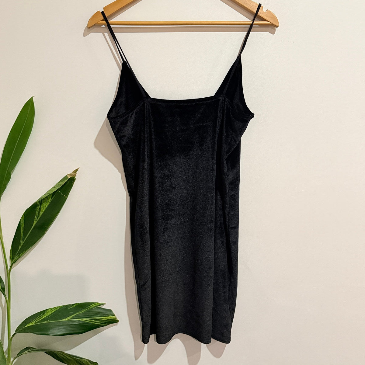 Missguided Black Velvet Cami Slip Dress Size 8