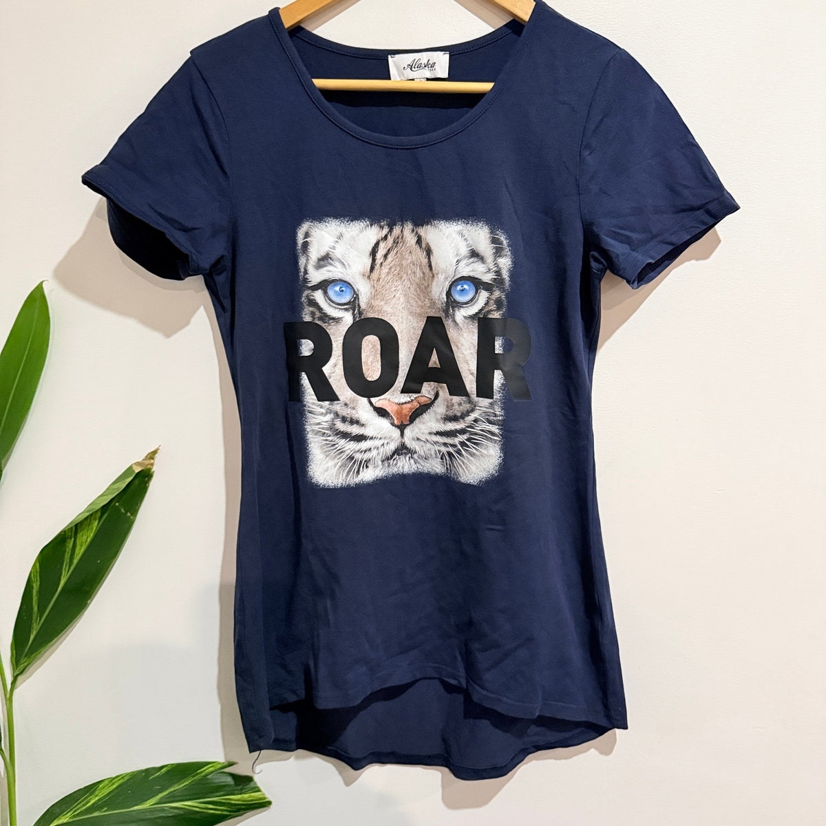 Alaska Tees Navy Tiger ROAR Graphic Longline Tee Size S