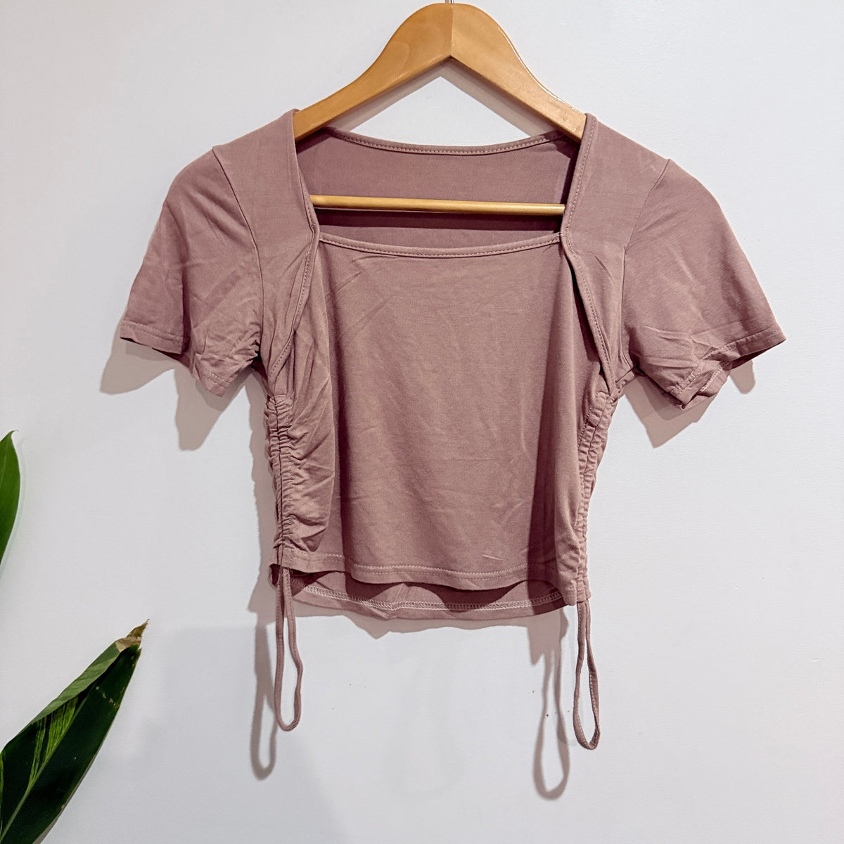 Mocha Square Neck Ruched Side Tie Crop Tee - u/arm 35cm