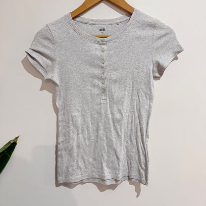 Uniqlo Supima Light Grey Ribbed Henley Tee Size S