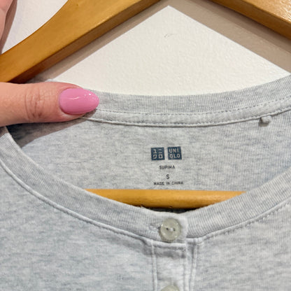 Uniqlo Supima Light Grey Ribbed Henley Tee Size S