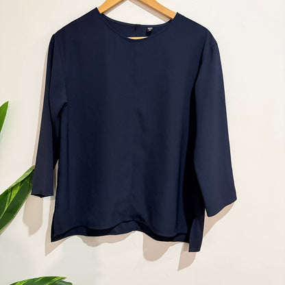 Uniqlo Navy 3/4 Sleeve Crepe Blouse Size M
