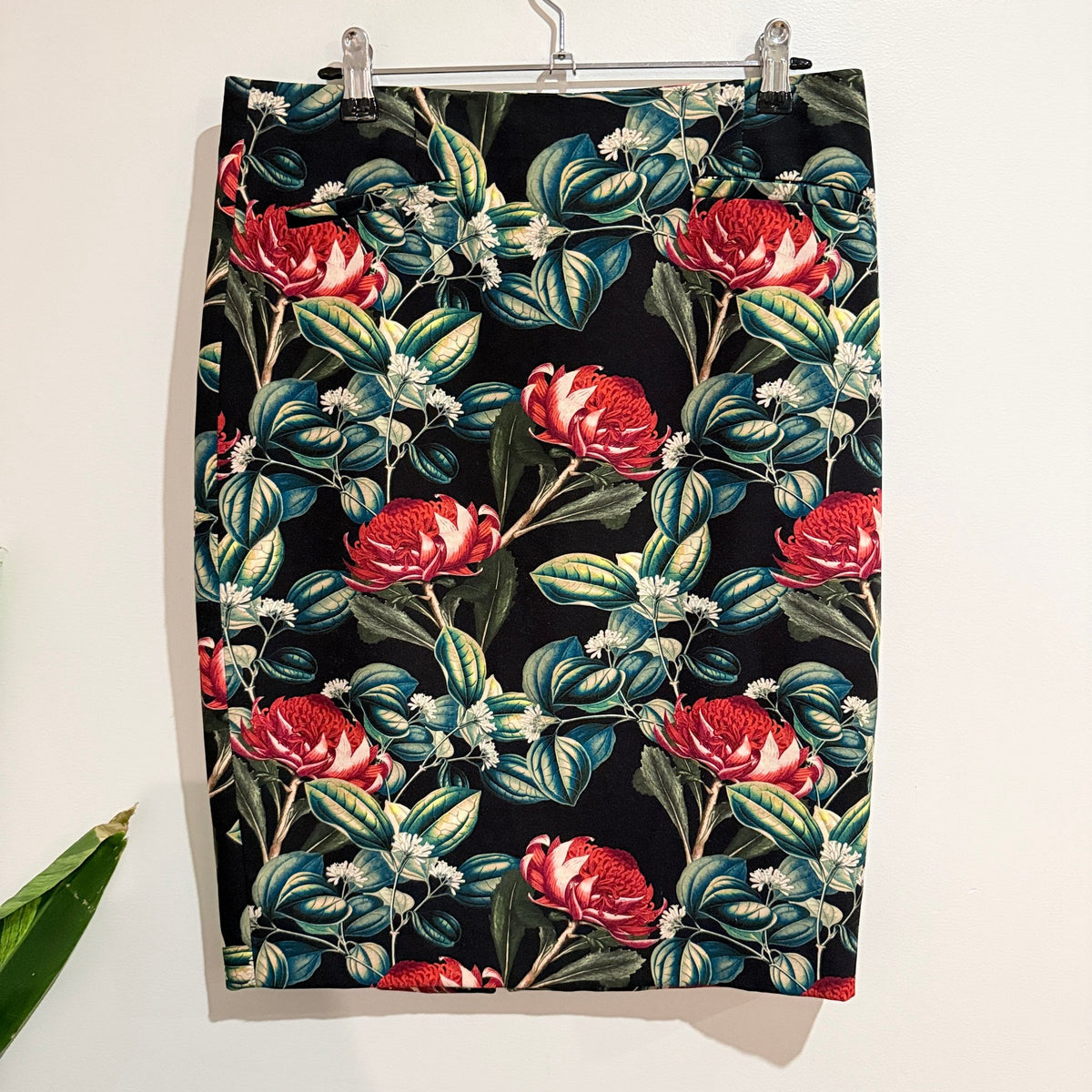 Zara Basic Black Waratah Floral Pencil Skirt Size M