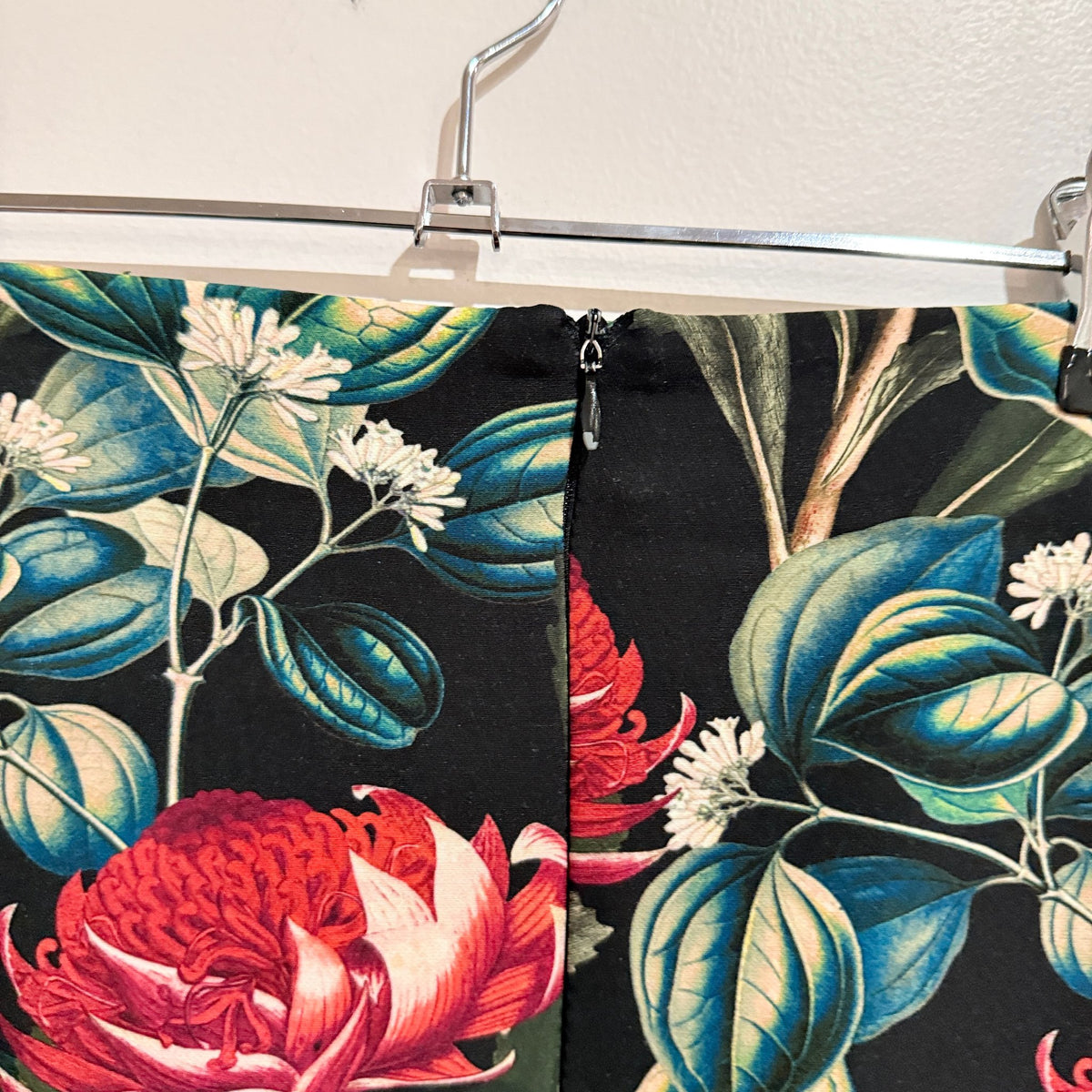 Zara Basic Black Waratah Floral Pencil Skirt Size M