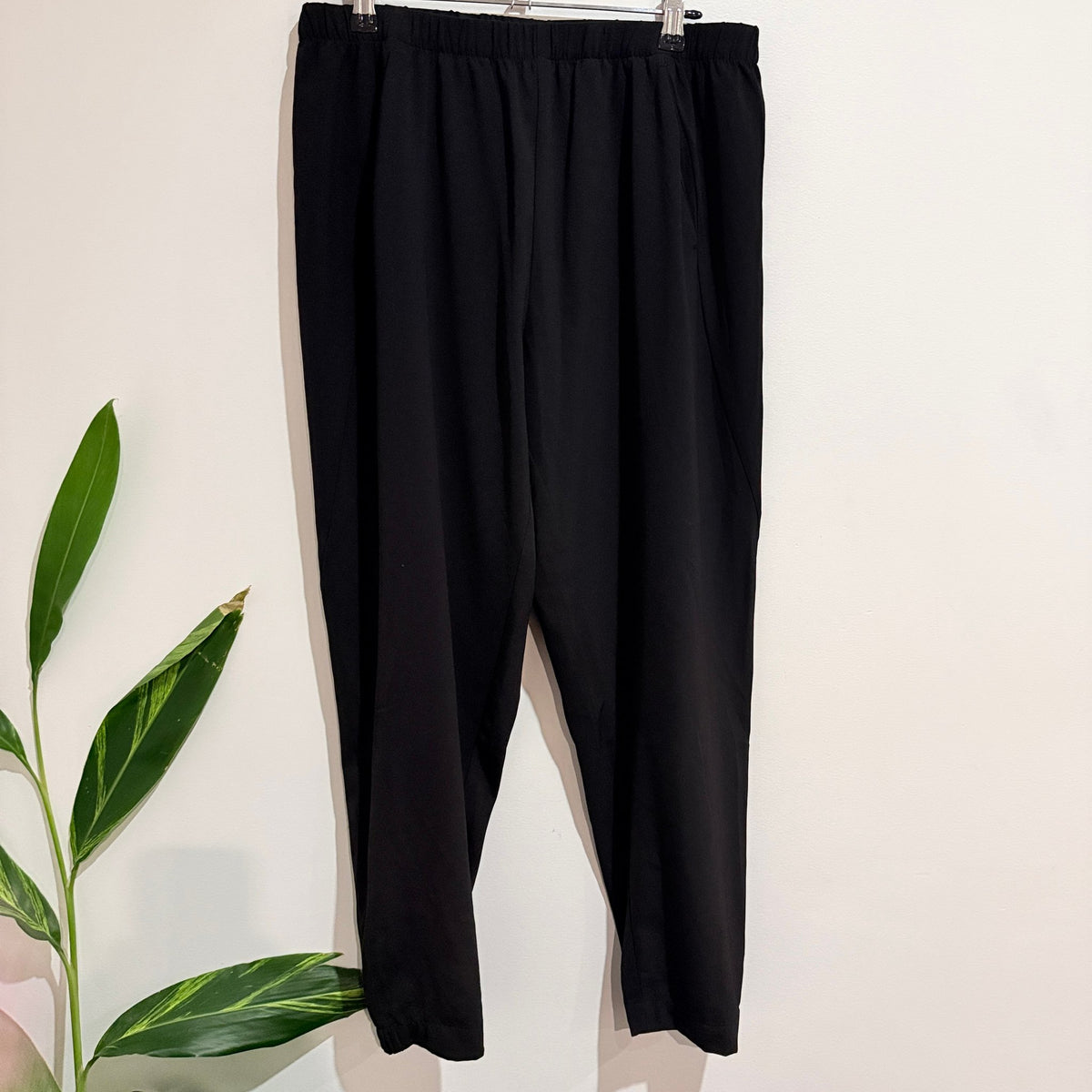 Max Black Elastic Waist Cuffed Joggers Size 14
