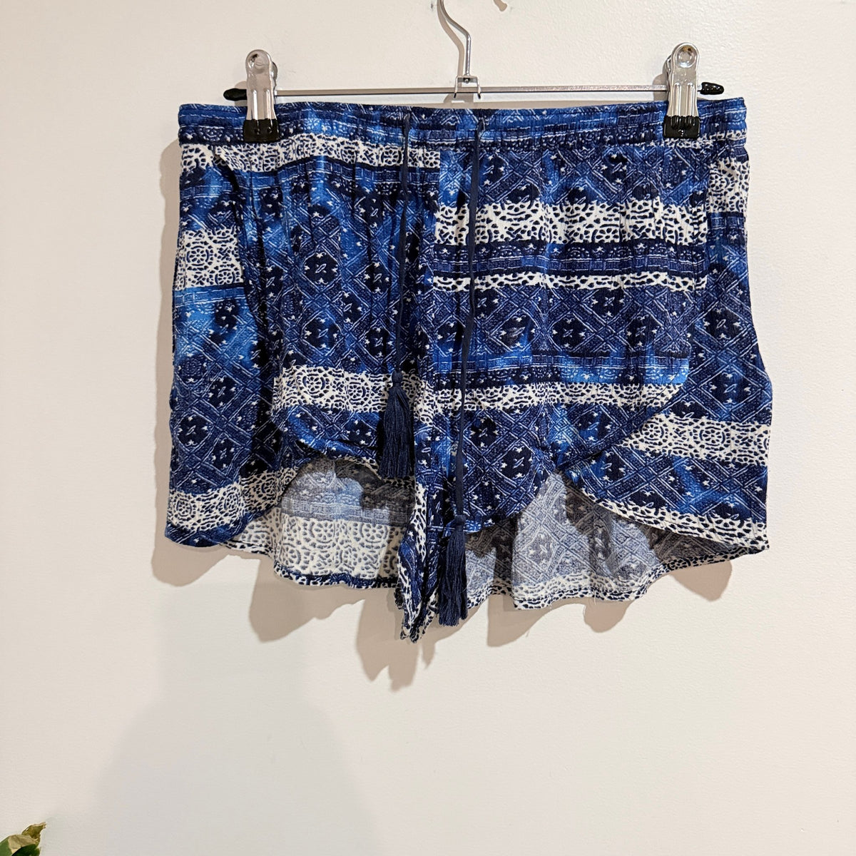 Rusty Blue Tile Print Tassel Tie Shorts Size 8