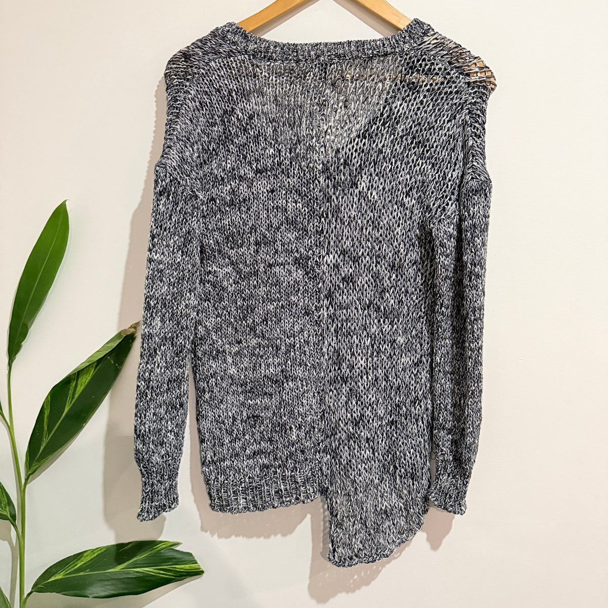 Storm Navy & White Marl Open Knit V-Neck Jumper Size M