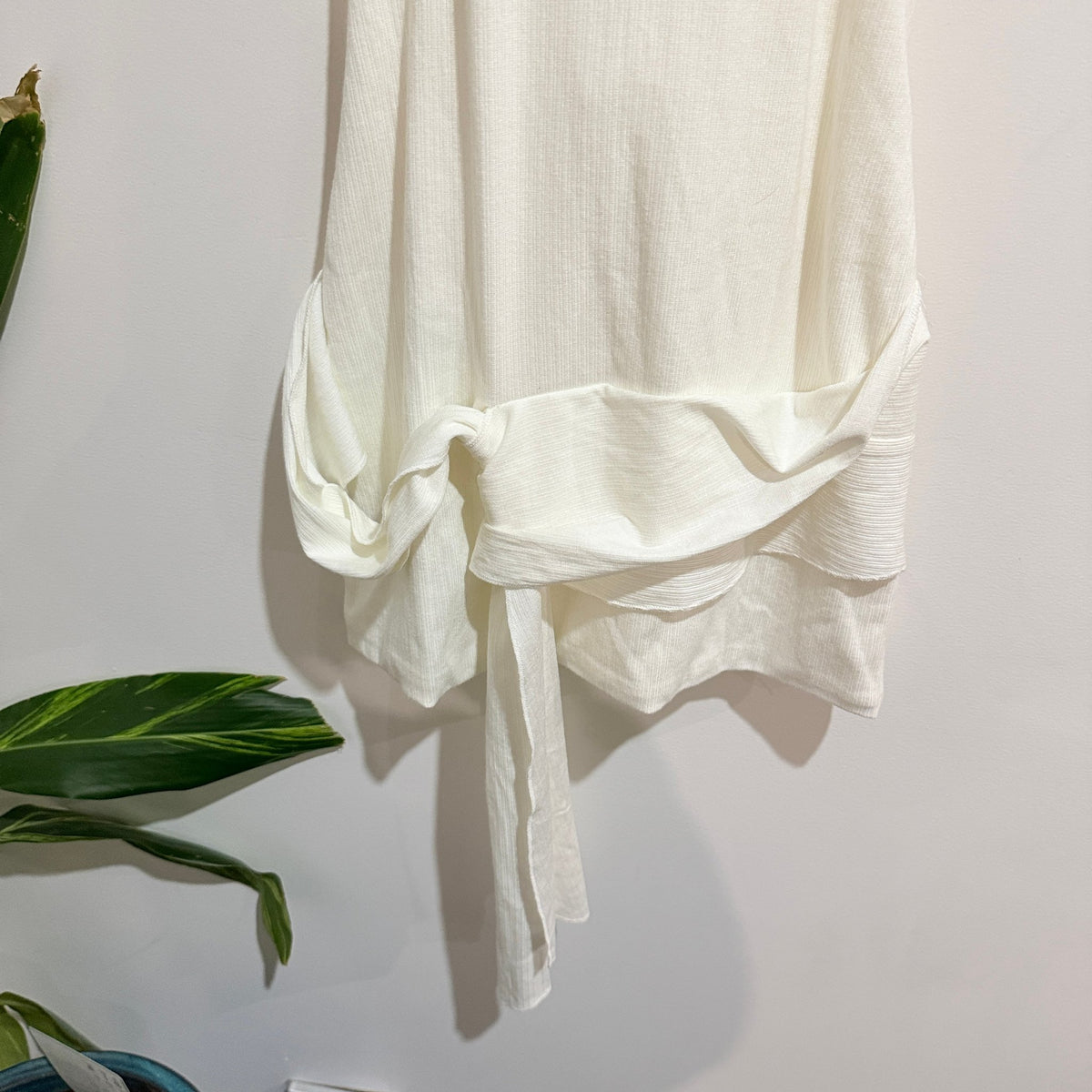 Pepper Mayo Cream Halter Tie Waist Top Size S