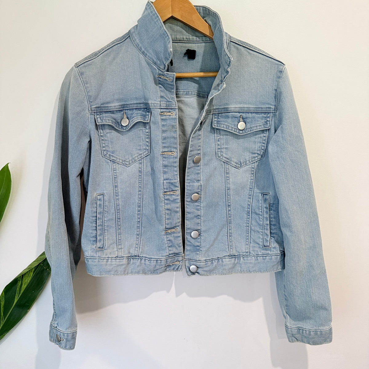 Max Light Wash Cropped Denim Jacket Size 12