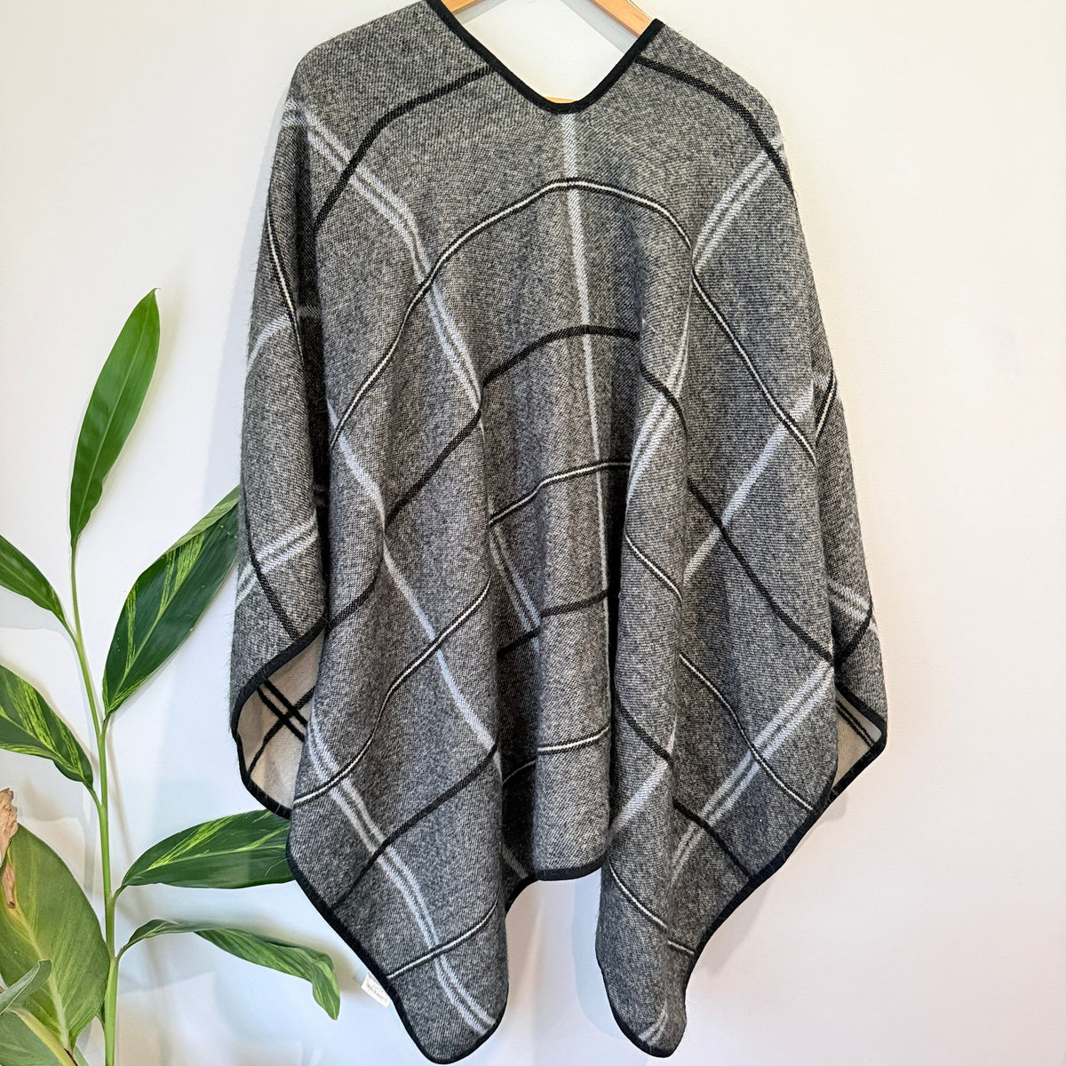 Marisa Grey & Cream Check Poncho Wrap One Size