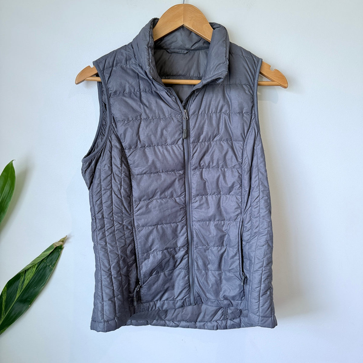 Grey Quilted Puffer Vest Size U/Arm to U/Arm 49cm