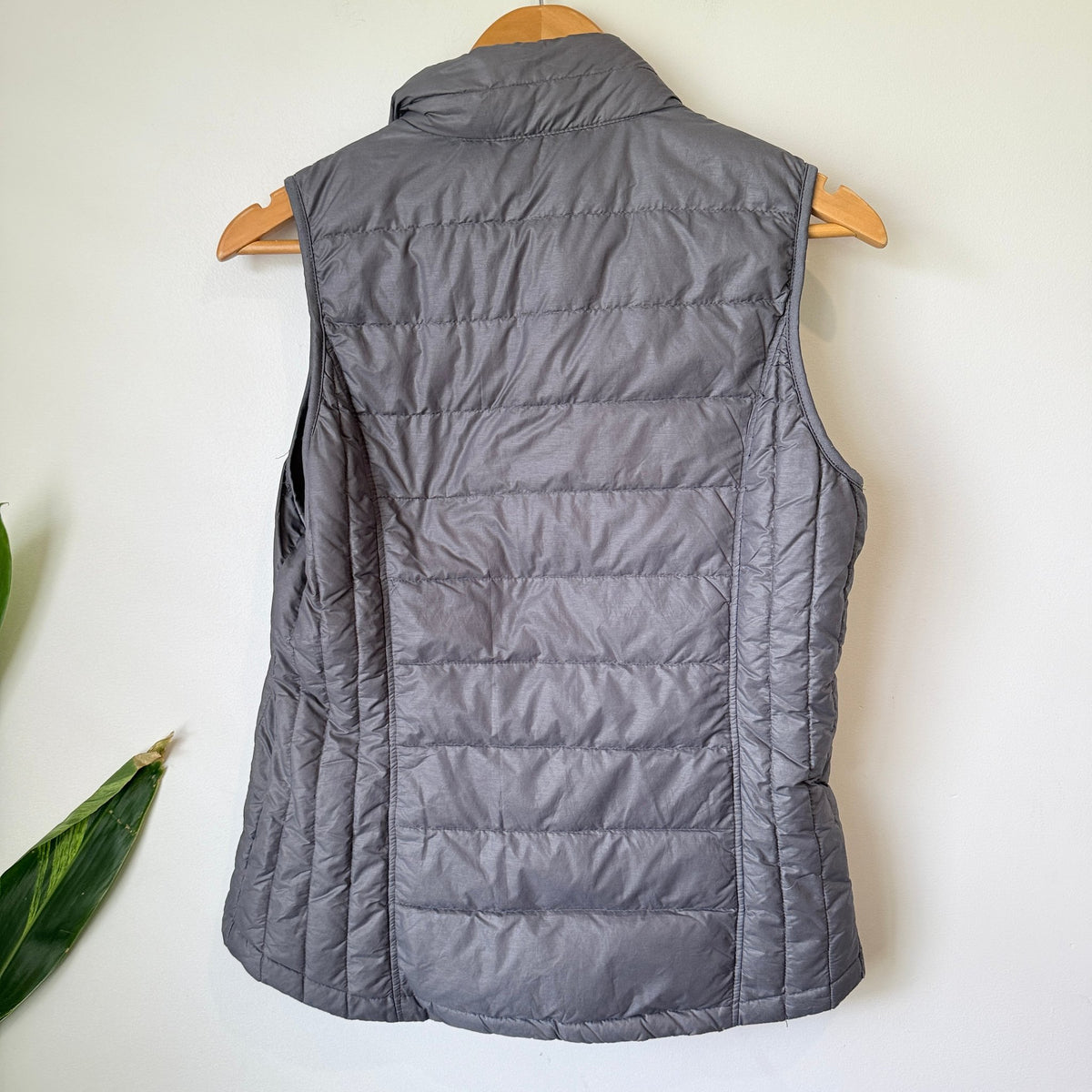 Grey Quilted Puffer Vest Size U/Arm to U/Arm 49cm