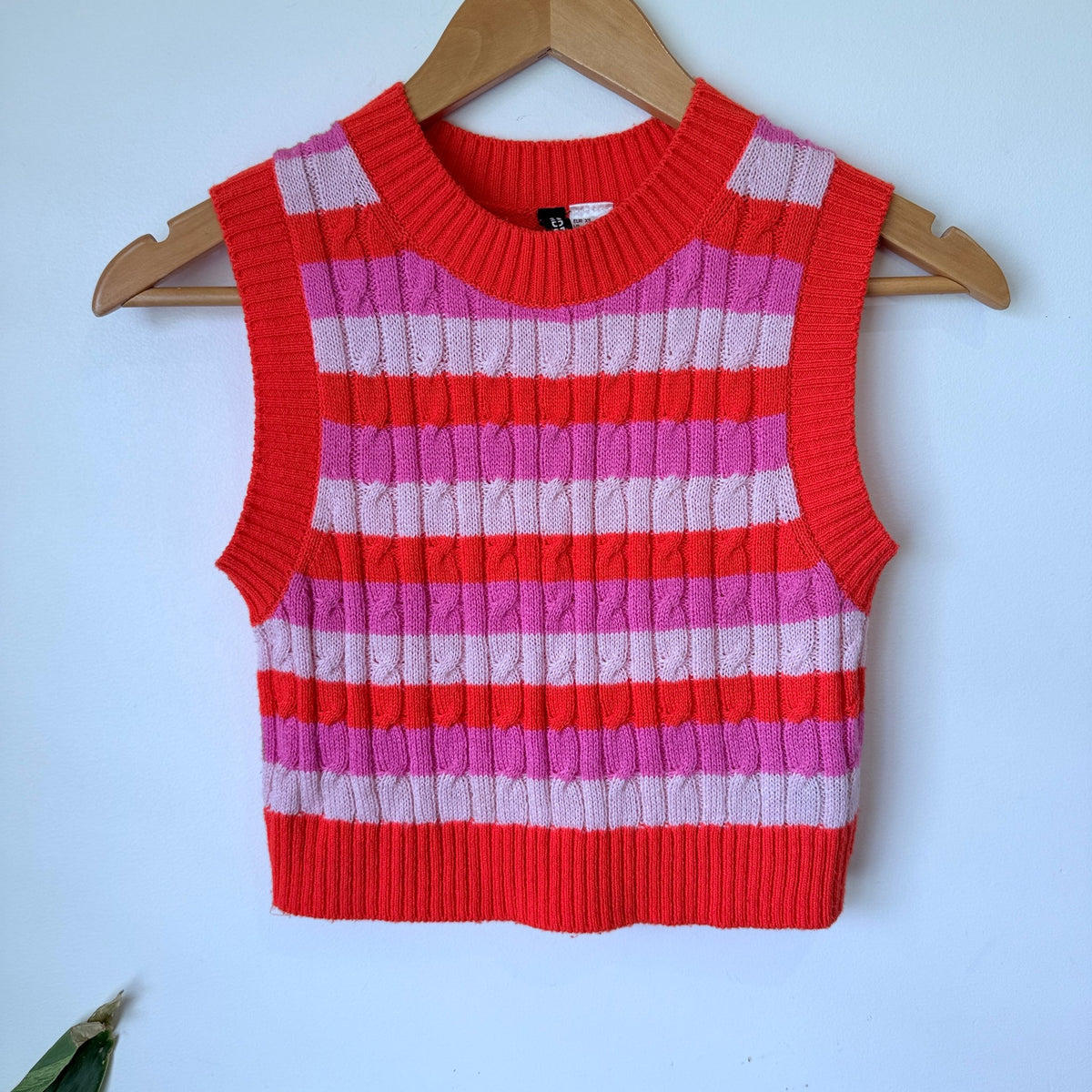 H&M Divided Red & Pink Stripe Cable Knit Crop Vest Size XS